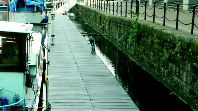 Lankhorst Recycling has supplied the replacement decking for Surrey Quays in London.