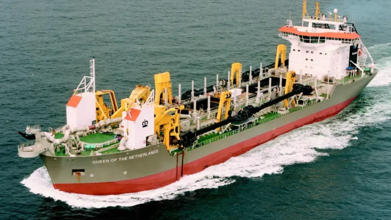 (Above): The fallpipe barge Zinkoon VI.