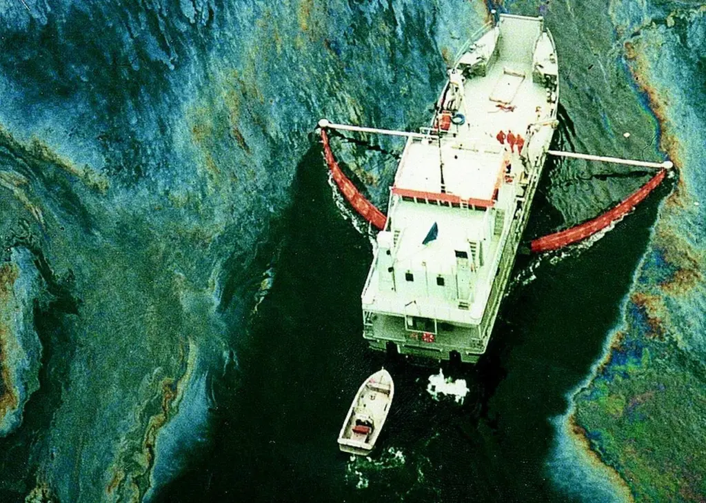 A Lamor 10,5m Landing Craft LC 10500 with Bow Collector, deployed in the Gulf of Finland.