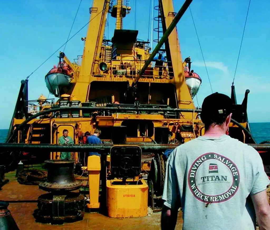 Titan s salvage team used the tug Posejdon to pull the beached freighter Spruttenberg free.