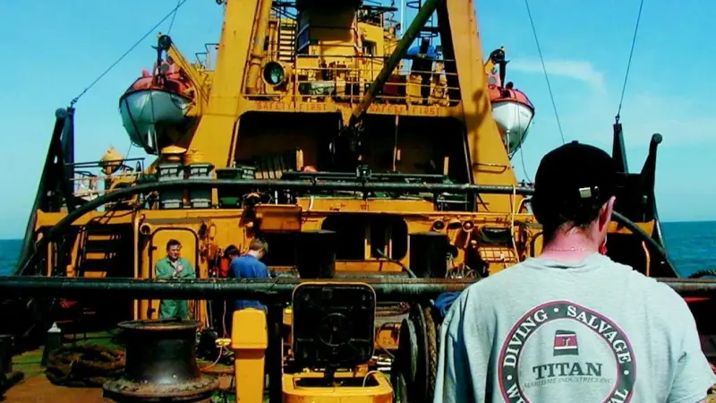 Titan s salvage team used the tug Posejdon to pull the beached freighter Spruttenberg free.