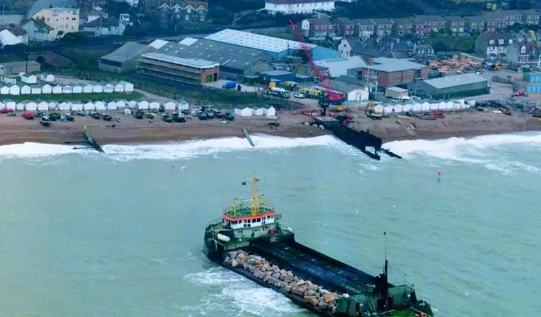 The Cetus propulsion system enabled rock dumping operation at Hastings UK in extreme shallow water conditions.