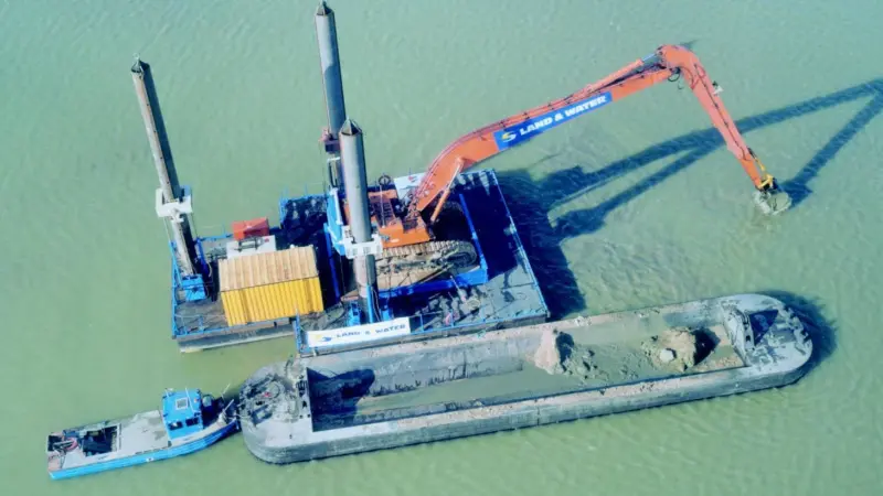 Land & Waters jack-up mounted long reach excavator loads a split barge at Caversham.