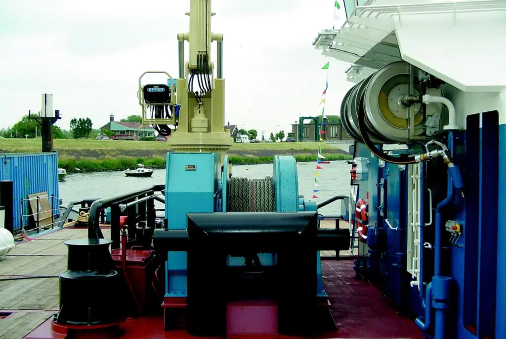 The superstructure is designed to not encroach on the work deck, which is easy to view from the wheelhouse.