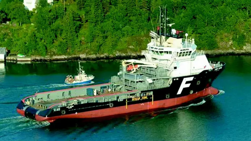 Lady Astrid is a particularly well equipped, new design version of the UT 712.