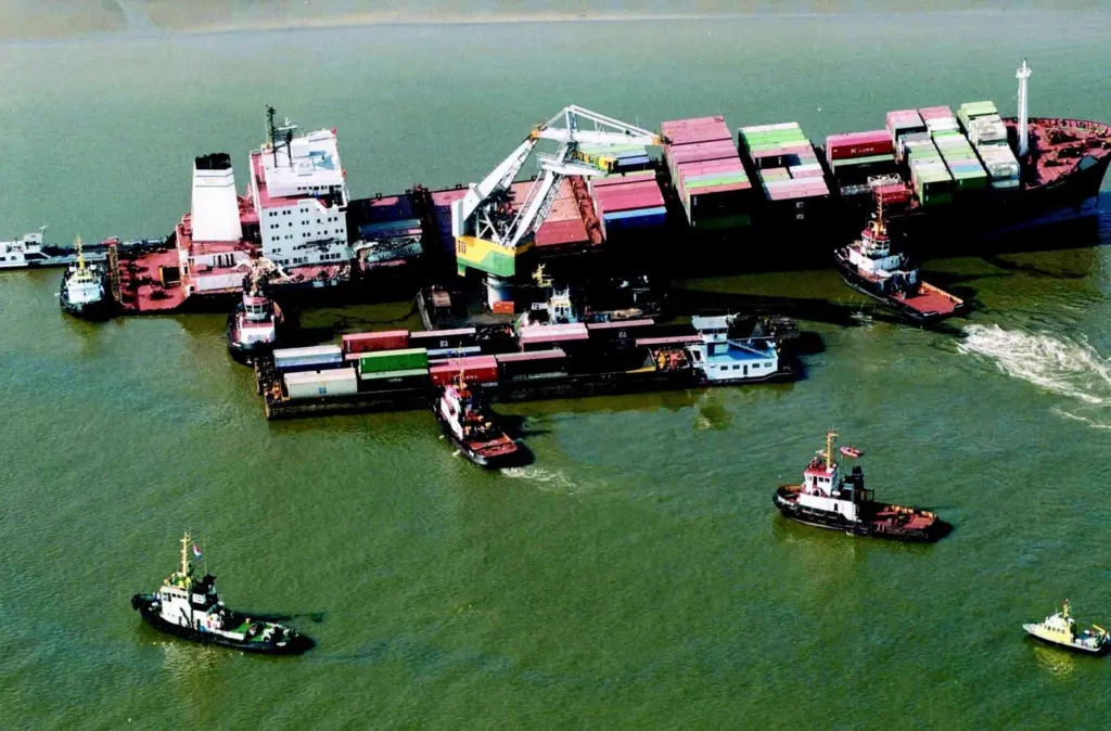 A record number of tugs and salvage craft refloated Pelican 1 - courtesy Peter Buteijn.