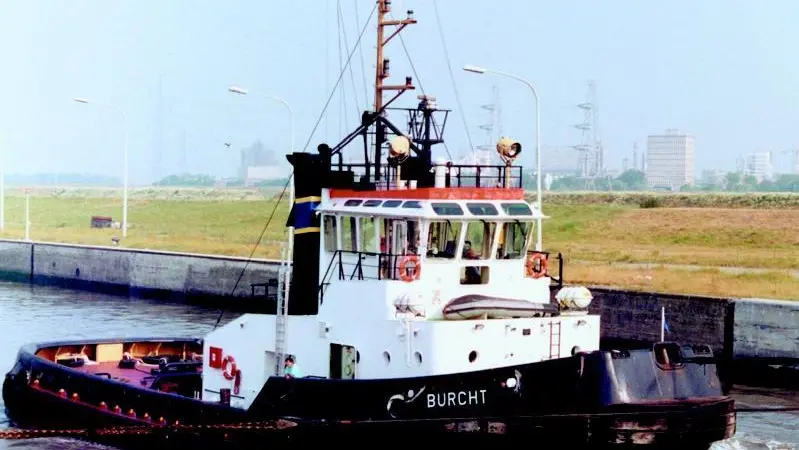 The ASD tug Burcht capsized in Antwerp. Smit Hunter is towed for scrap after serious fire.