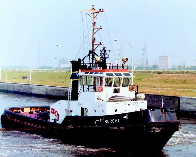 The ASD tug Burcht capsized in Antwerp. Smit Hunter is towed for scrap after serious fire.