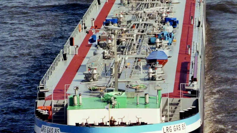 Joint Dutch effort for Germany LRG Gas 85.
