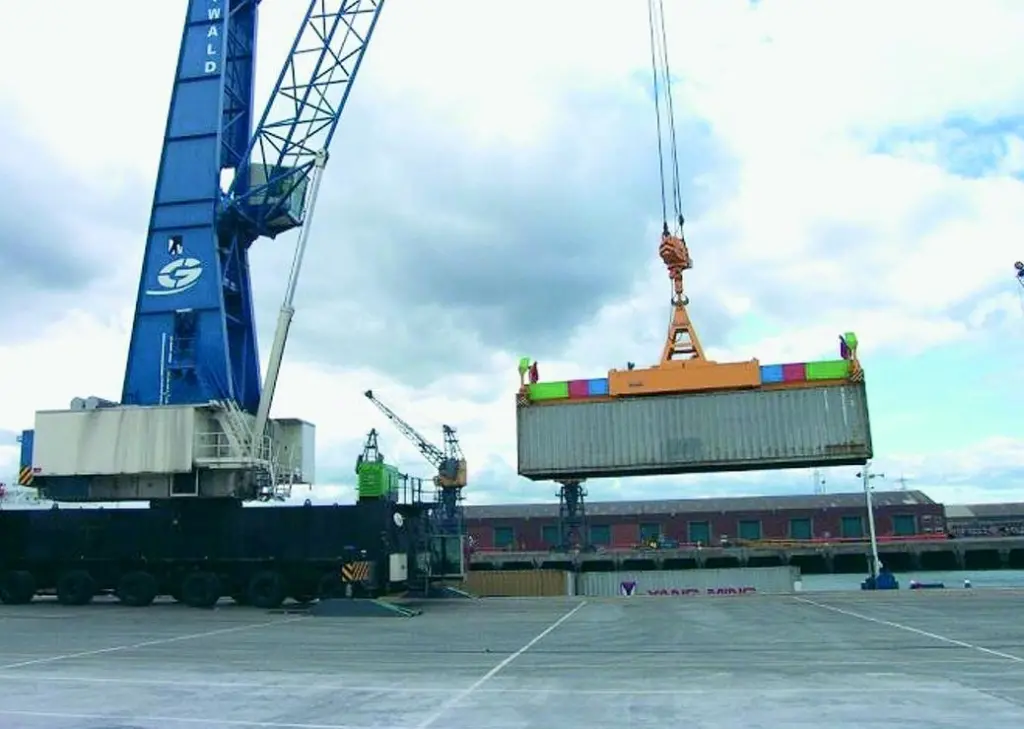 The first ever container is unloaded at PD Teesports TCT2.