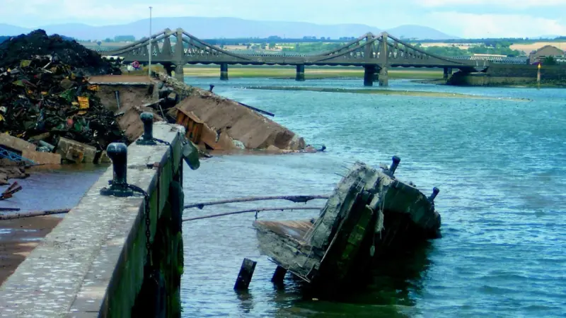 Subsea Visions ROV enables a survey of Montrose Ports collapsed quay wall which would be unsafe for divers to conduct.