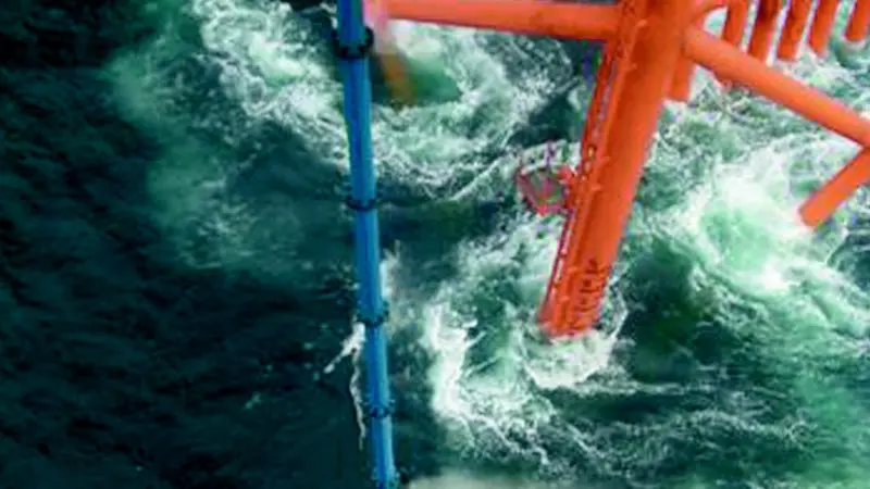 Working from Rowans jack-up platform, Seacore lowers the drill bit through the water and into the pile prior to drilling out the material inside down to the pile toe.