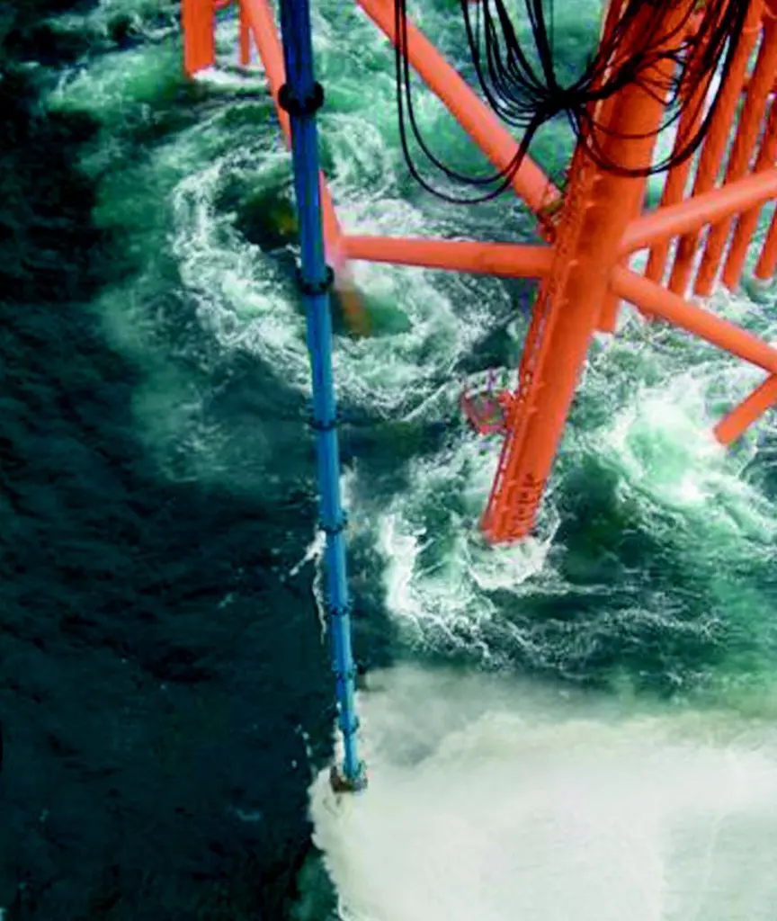 Working from Rowans jack-up platform, Seacore lowers the drill bit through the water and into the pile prior to drilling out the material inside down to the pile toe.