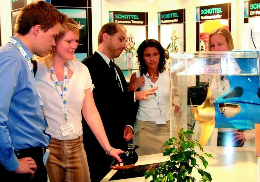 Schottels director of marketing and sales, Christophe Mourout (centre), demonstrates the advantages of the Schottel Electric Propulsor (SEP) by means of a working model.