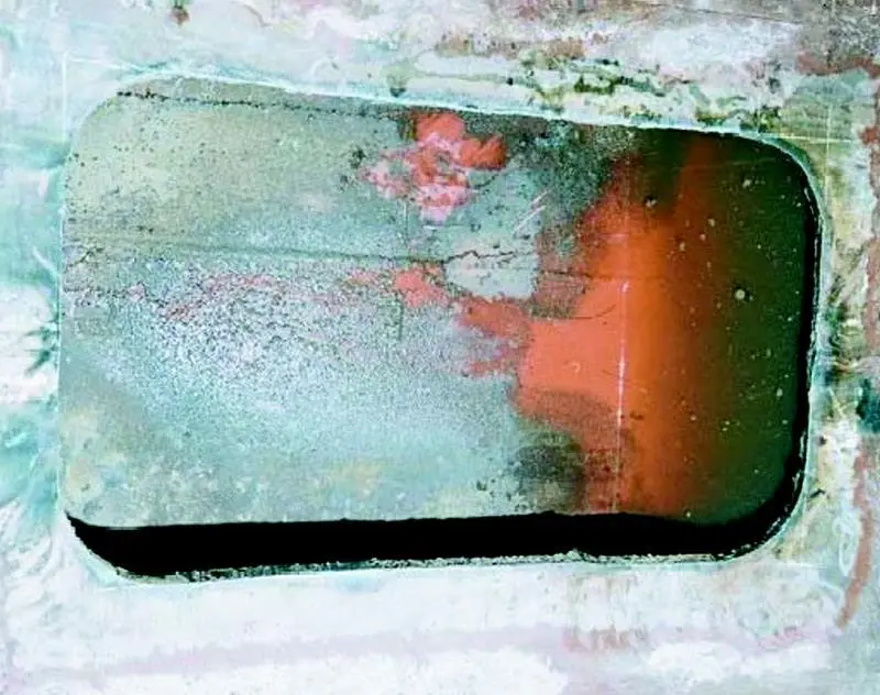 The exposed cofferdam prior to insertion of the new plate.
