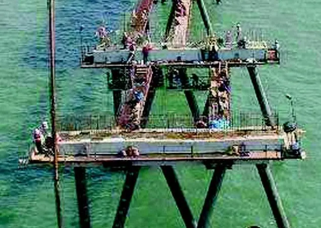 The new guidelines for hydraulic design of exposed jetties will be published early in 2004.
