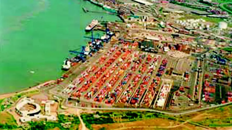 Proposed works at the UK Port of Felixstowe will add 1,350m of quay dredged to 16m alongside.