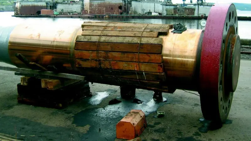 A propeller shaft with new ROMOR 1 stave bearings from Maprom Engineering awaits installation.