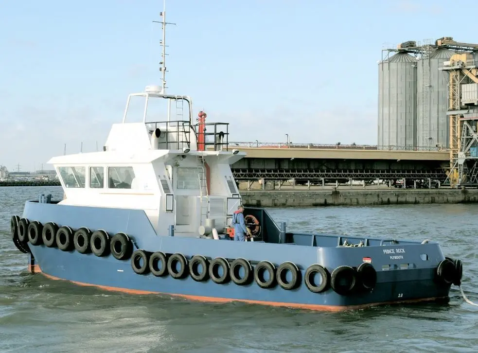 A twin-screw propulsion system incorporates fixed Kort nozzles.