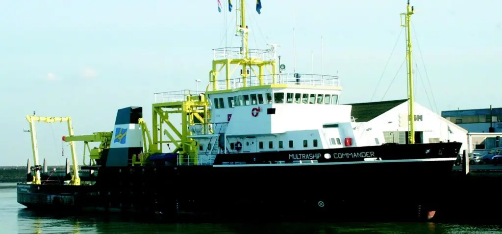 Multraship Commander is a sophisticated salvage vessel.