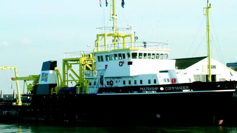 Multraship Commander is a sophisticated salvage vessel.