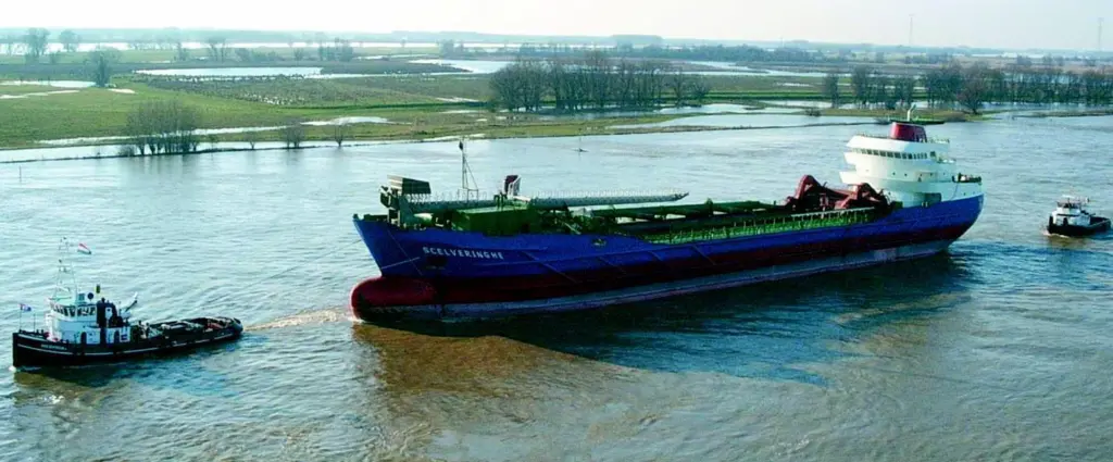 The Scelveringhe is towed to Shipyard K Damen for outfitting.