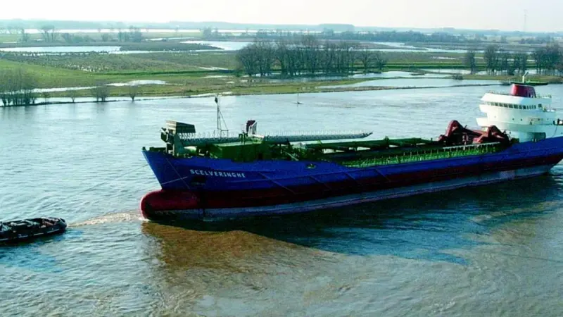 The Scelveringhe is towed to Shipyard K Damen for outfitting.