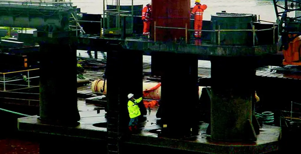 Dolphin repair works underway at Immingham.
