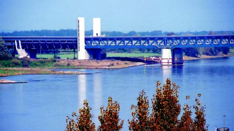 Cementing east-and west: the new waterway junction at Magdeburg.