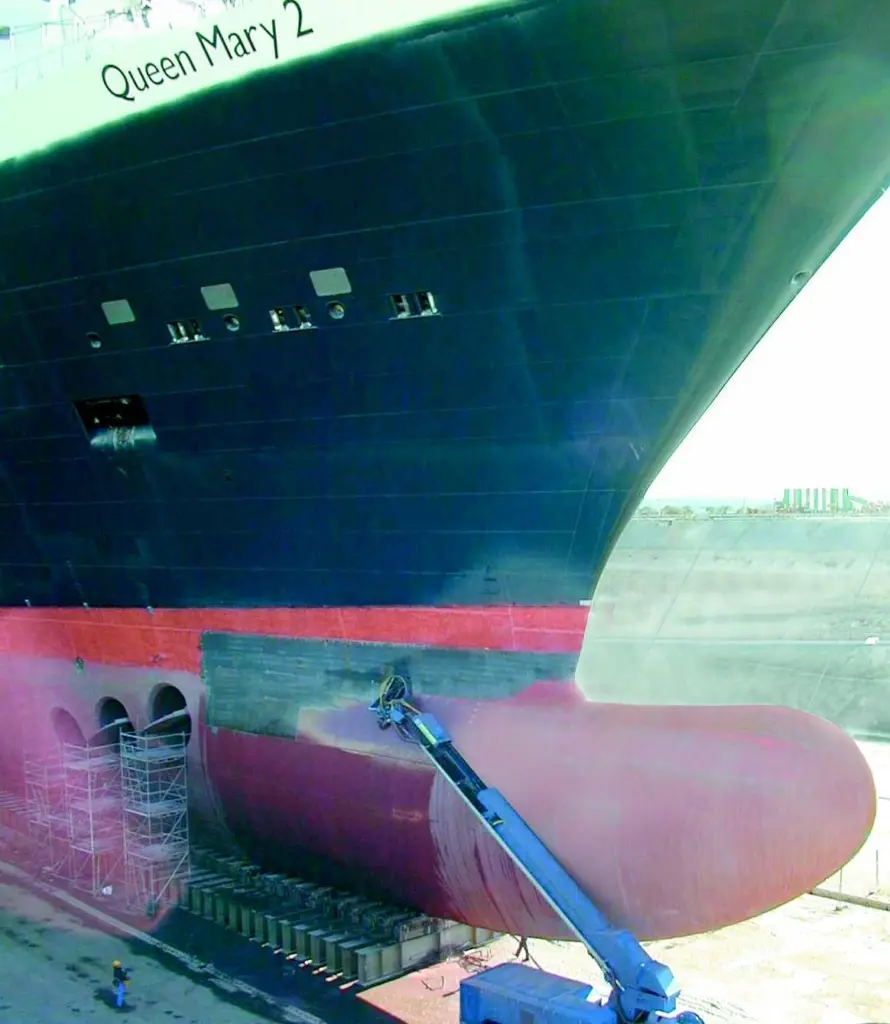 The Dockmaster was able to remove 1,000m 2of bow coating from the Queen Mary 2 in only ten hours.