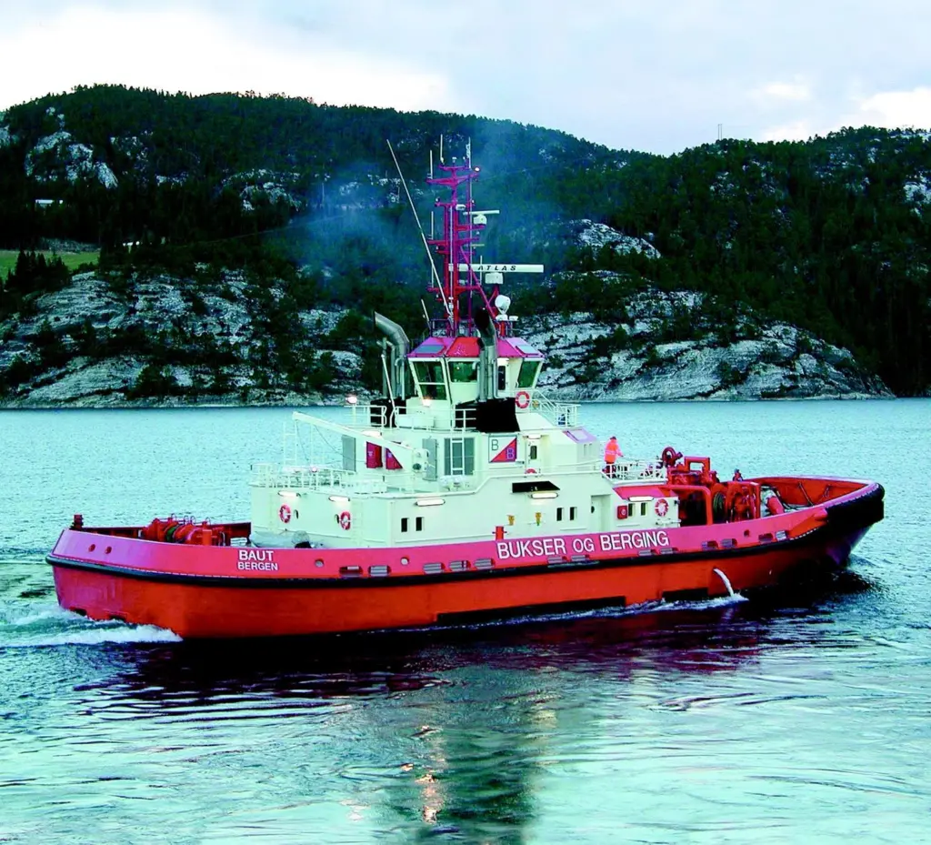 The new escort tug Baut is now in service at Mongstad.
