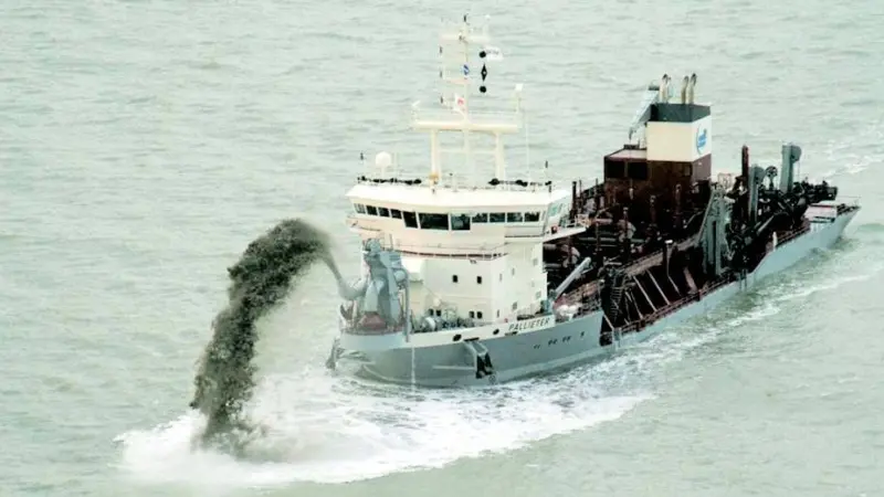 DEMEs newest mid-sized trailer Pallieter was christened in its home port of Zeebrugge last month.