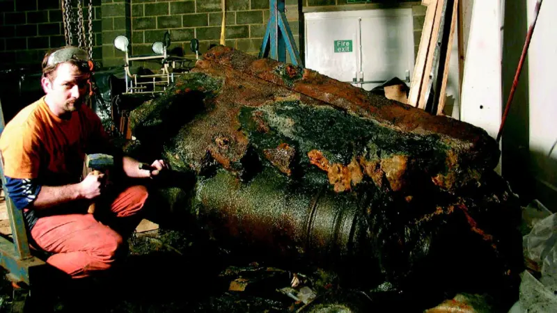 A gun from the Stirling Castle being cleaned of concretion, in which the iron salts of the gun have combined with surrounding sediments to form a hard crust. Photo: Doug Mc Elvoque, Mary Rose Archaeological Services