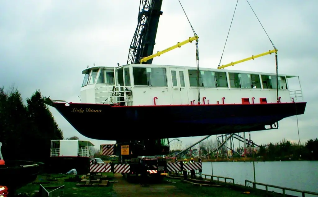 Lloyds British Testing mobilised equipment to lift Lady Diana in half a day.