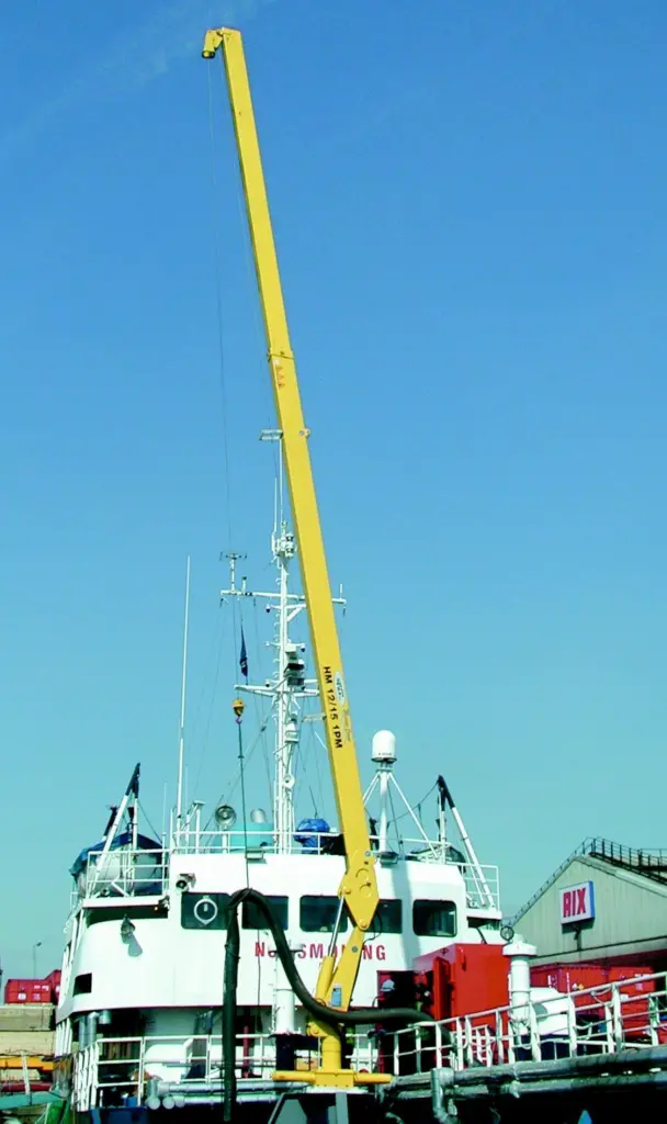 The Heila crane on board Rix Condor was specified with a 15m long boom for heavy hose handling.