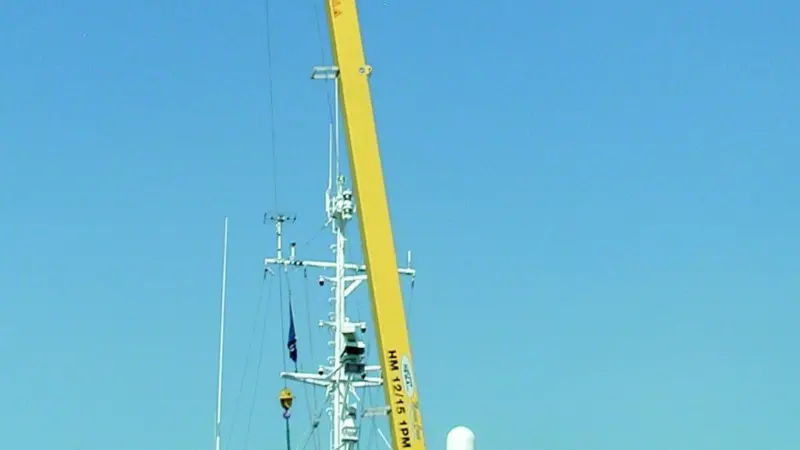 The Heila crane on board Rix Condor was specified with a 15m long boom for heavy hose handling.