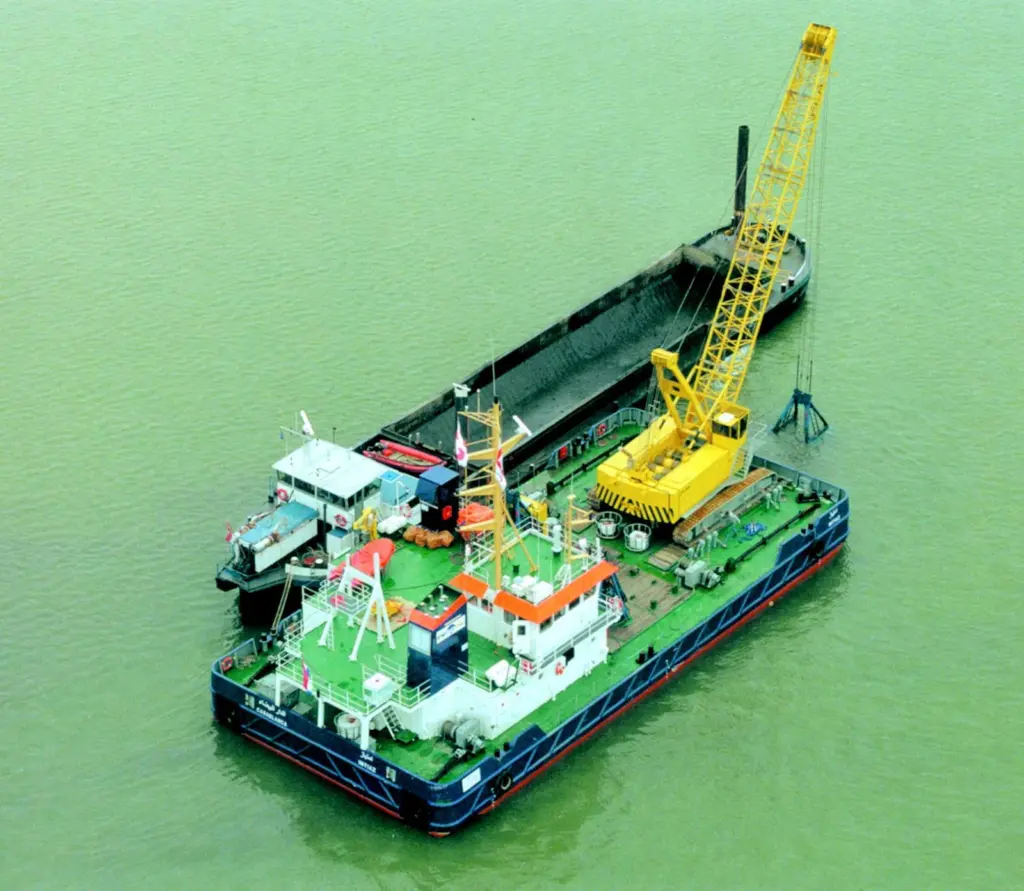 Imtiaz is seen during dredging trials in Rotterdam Europoort with a hopper barge alongside.