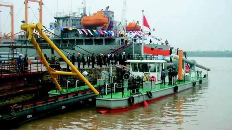 The HP05, built in Vietnam using an engineered package from Damen Dredging Equipment, is handed over at the Ben Kien shipyard in Hai Phong.
