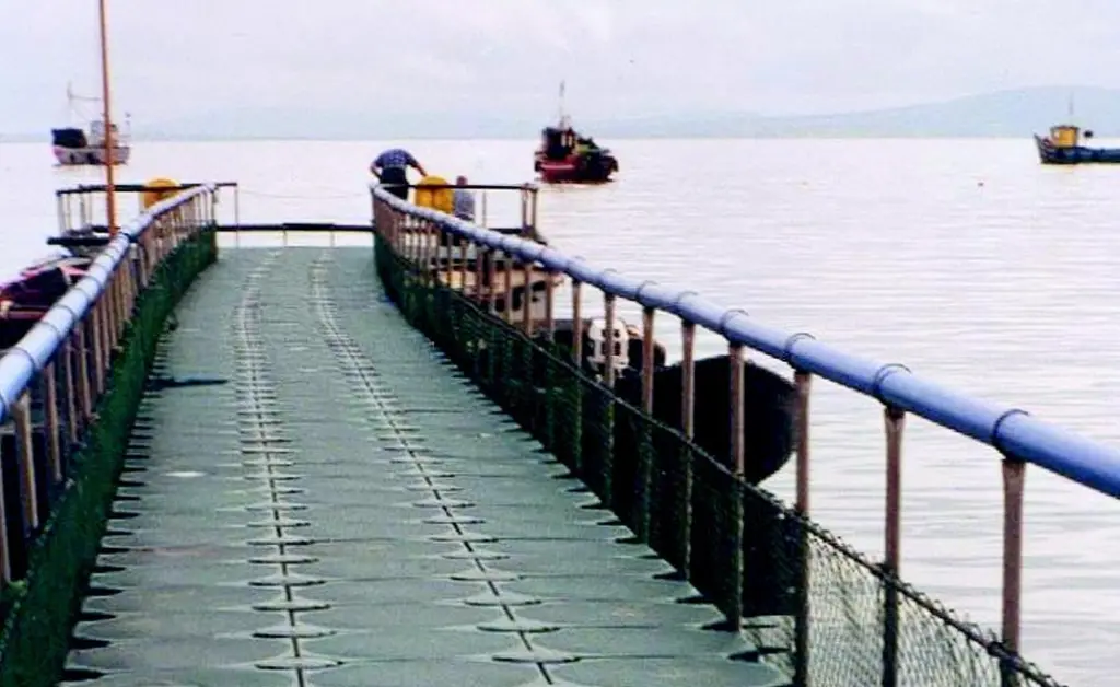 The Airfloat Modular Pontoon System can be used to create pontoons and floating jetties of virtually and size and design.
