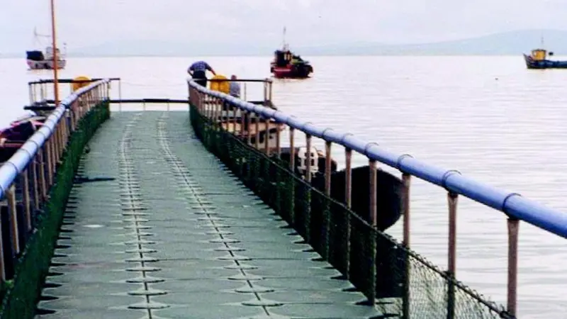 The Airfloat Modular Pontoon System can be used to create pontoons and floating jetties of virtually and size and design.