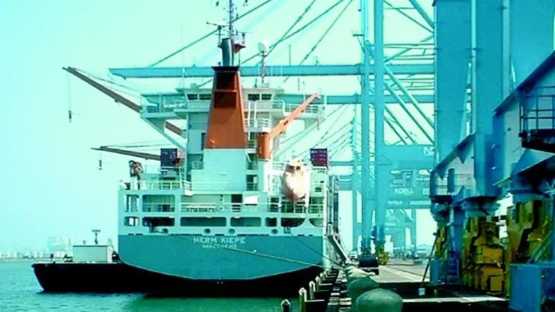 Trellex has provided 139 fender systems for Pier 400 at the Port of Los Angeles.