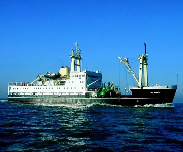 Trinity House tender THV Mermaid is the first UK vessel to install SeaTel 4003 Broadband at Sea.