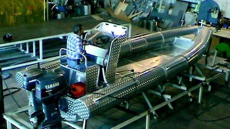 A 6.5m Ally Duck such as this will give demonstration runs at seawork2004. .