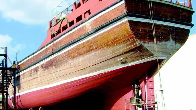 All types of vessels are wheeled to dry berths at Al Jadaf.