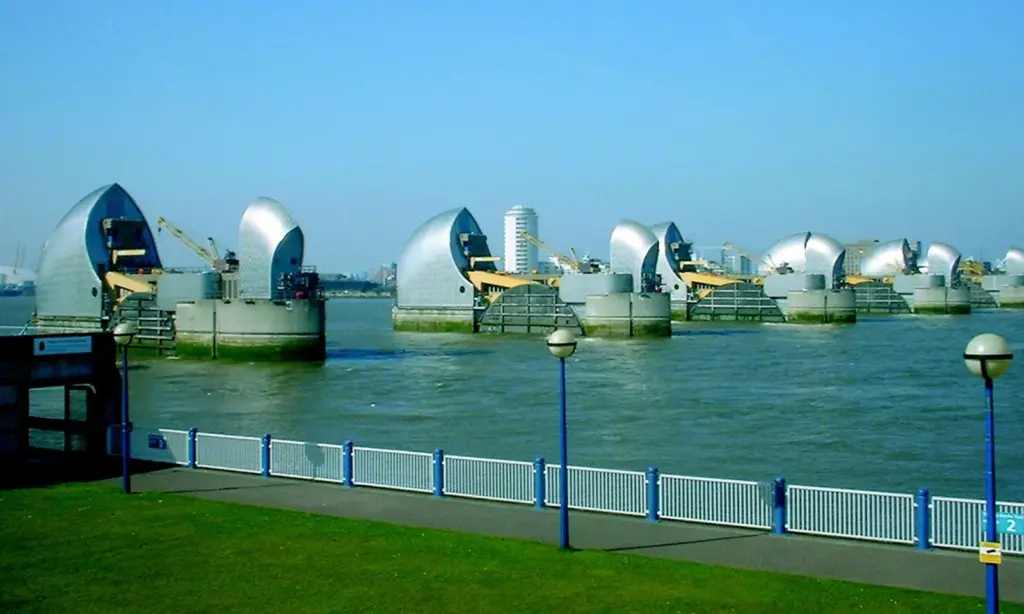 J Barnsley Cranes is servicing, refurbishing or replacing all the cranes, hoists and jibs it originally supplied for the Thames Barrier.