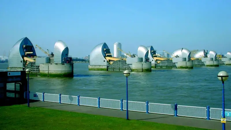 J Barnsley Cranes is servicing, refurbishing or replacing all the cranes, hoists and jibs it originally supplied for the Thames Barrier.