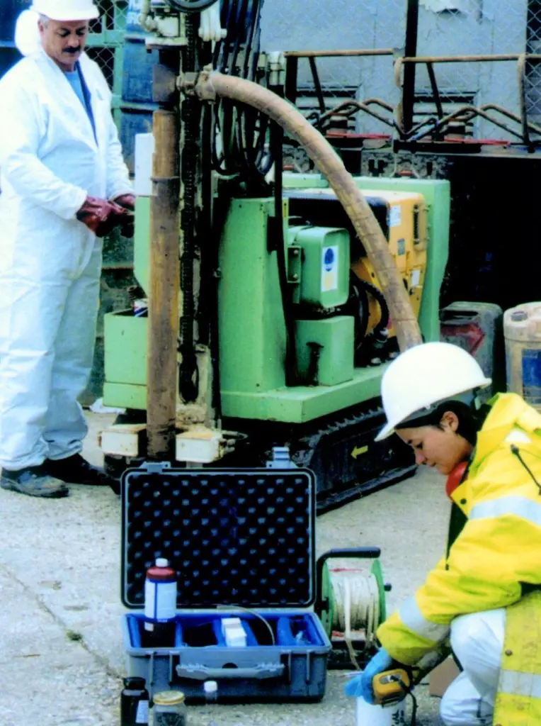 The Fraste rig was able to work within confined areas at Rosyth Dockyard.