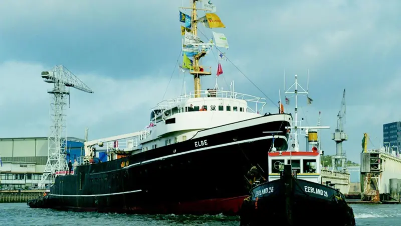 The historic tug Elbe sank for a second time.