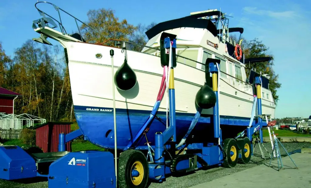 Slagsta Marinas versatile boatlift will be deployed to service Stockholm Boat Exhibitions events.