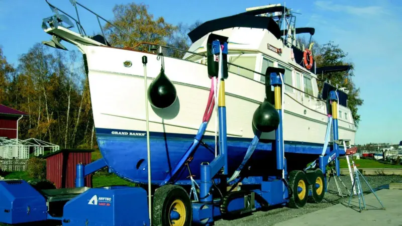 Slagsta Marinas versatile boatlift will be deployed to service Stockholm Boat Exhibitions events.